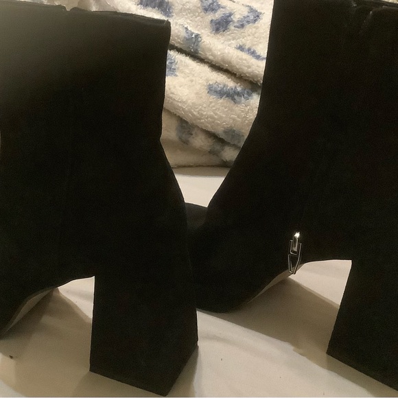 Nice black Suede pair of booties, used once - Picture 2 of 3